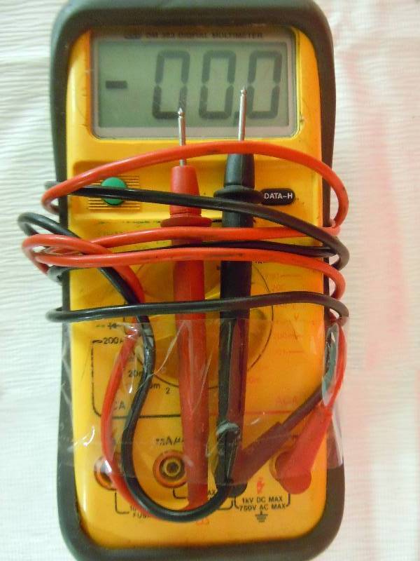 lot 104 image: Working multimeter