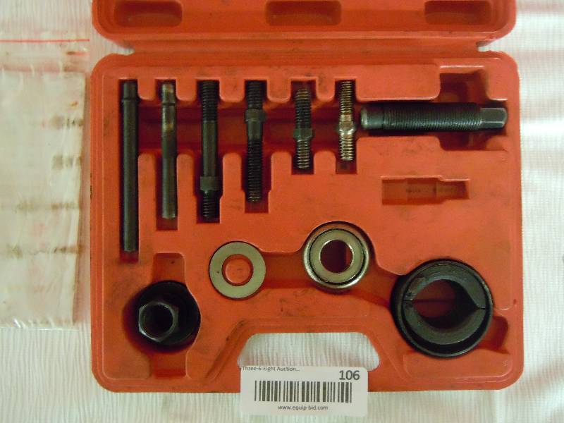 lot 106 image: Hub puller set
