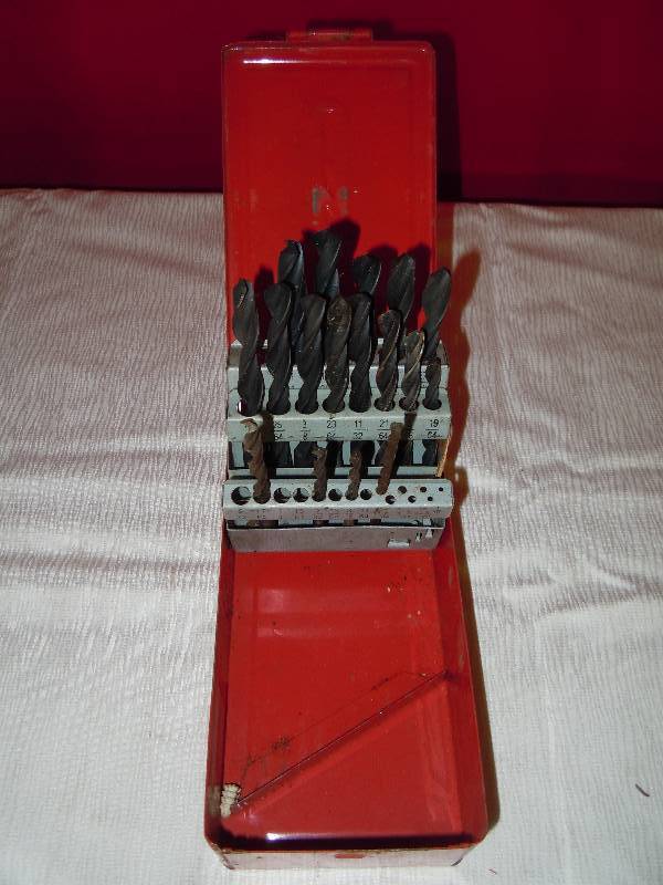 lot 114 image: Set of drill bits