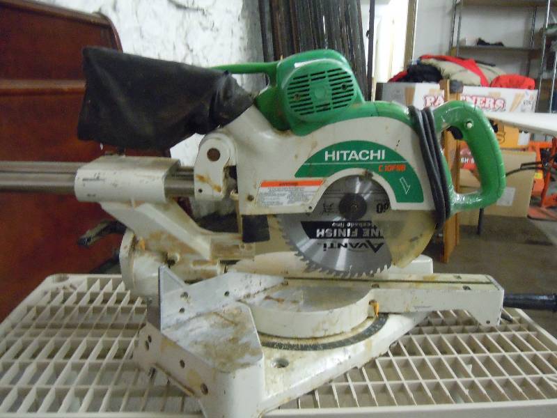lot 118 image: Hitachi twin-cylinder miter box with a 10 inch blade