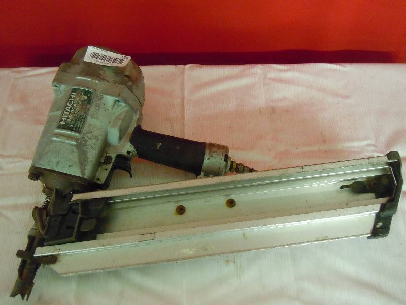 lot 120 image: Hitachi 3 12 inch strip nailer