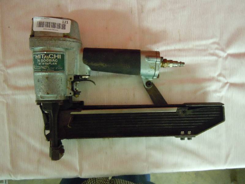 lot 121 image: Hitachi 2-inch stapler