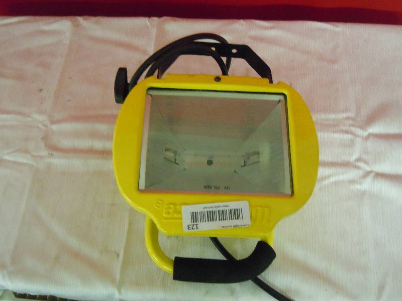 lot 123 image: Halogen work lamp