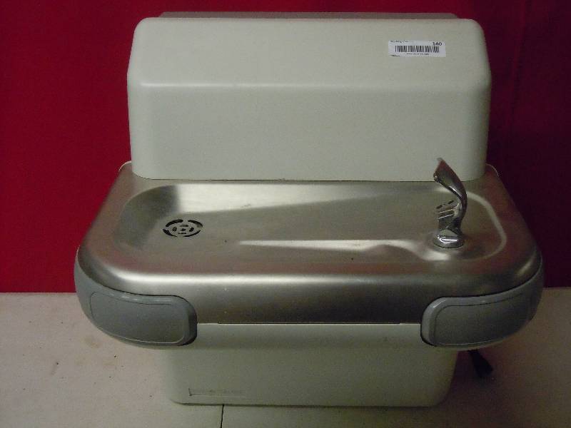 lot 140 image: Commercial water fountain