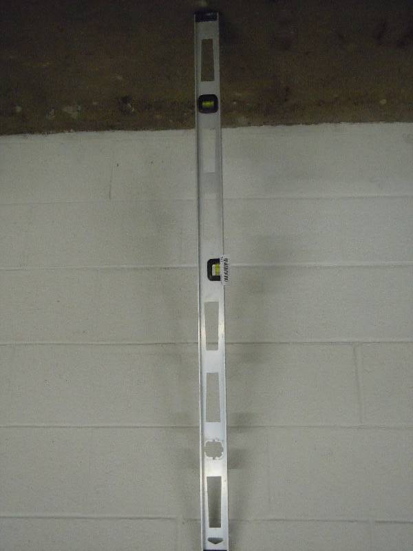 lot 176 image: Heavy duty level
