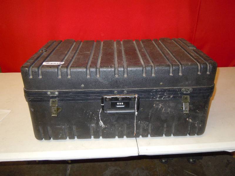 lot 181 image: Heavy duty hard-sided rolling case