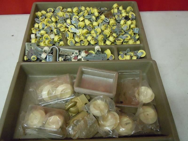 lot 200 image: Lot of Random Parts