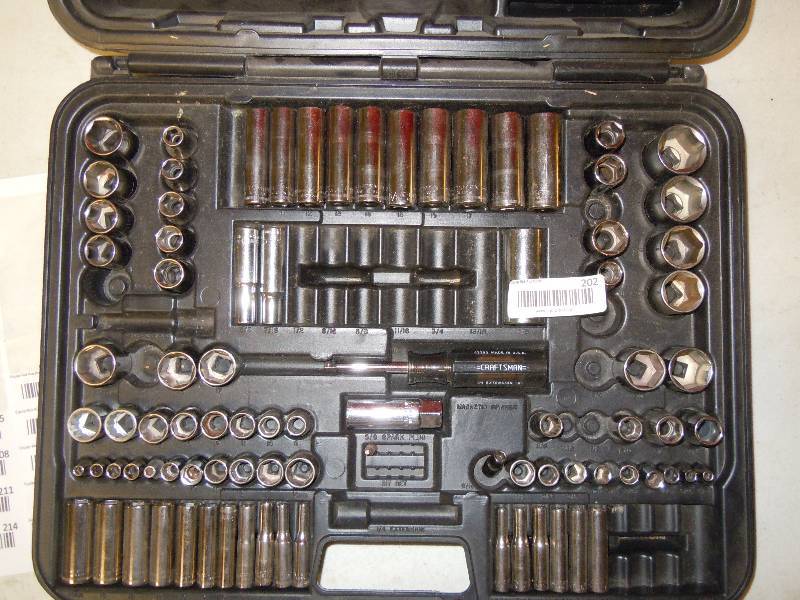lot 202 image: Craftsman tool set