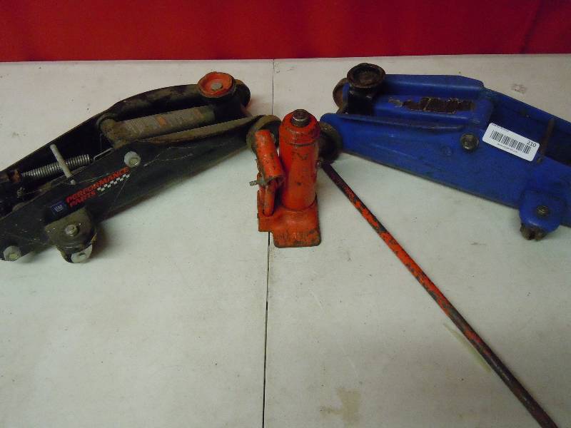 lot 210 image: Lot of Jacks