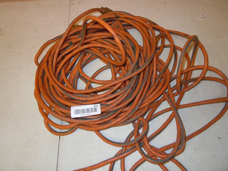 lot 211 image: Heavy duty extension cord