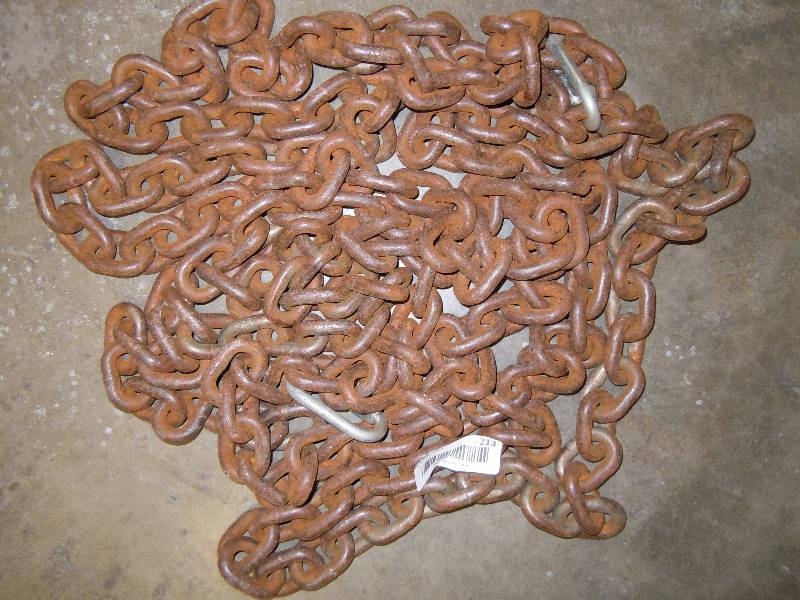 lot 213 image: Heavy-duty chain