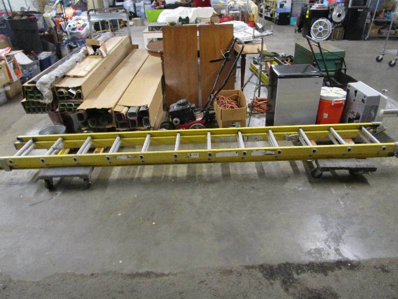 lot 19 image: 16 foot Fiberglass Werner extension ladder