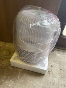lot 348 image: Shardor Medical Grade Intelligent Air Purifier - Powers on