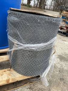 lot 366 image: Large spool of Flexible Chicken Wire