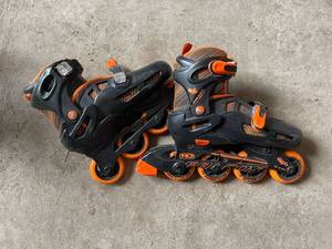 lot 408 image: Falcon CRX Roller Derby Roller Blades - Size 3-6