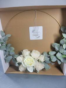 lot 56947 image: Epikliving gold wreath 16inches