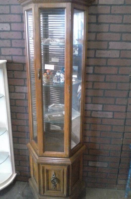 lot 1262 image: Oak Curio Cabinet Glass Shelves Mirrored Back Glass Shelves Illuminated Light