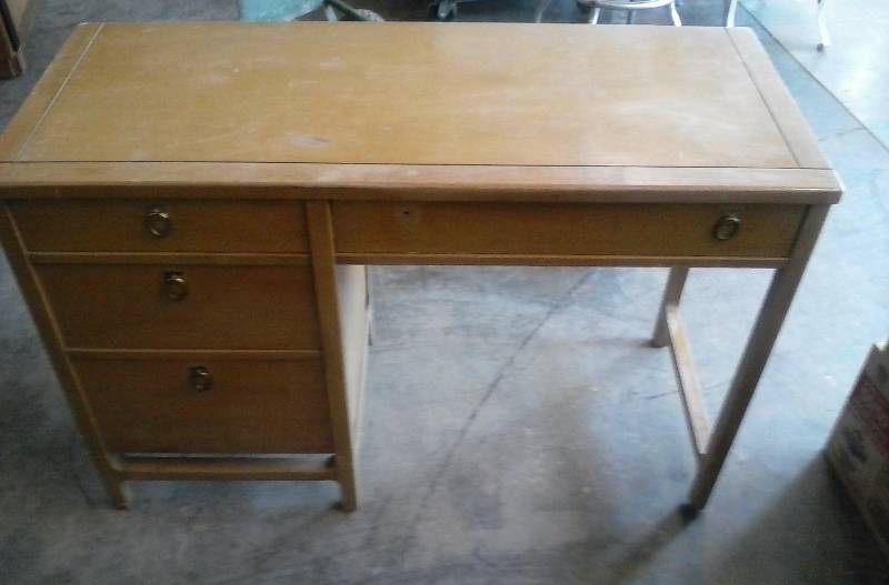 lot 1268 image: Mid Century Modern Solid Real Wood Writing Desk