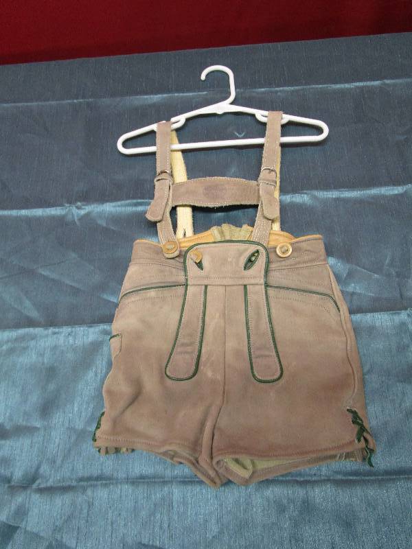 lot 8295 image: Pair of lederhosen