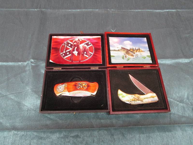 lot 8293 image: Pair of pocket knives