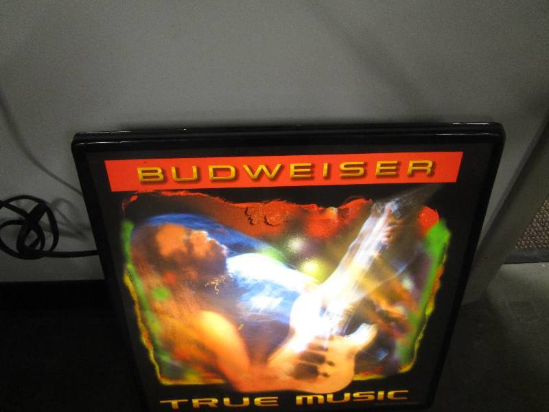 lot 8288 image: Budweiser Light Up wall decor