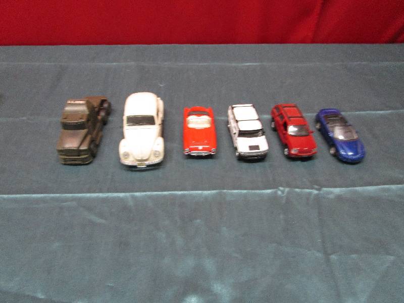 lot 8282 image: Lot of toy cars