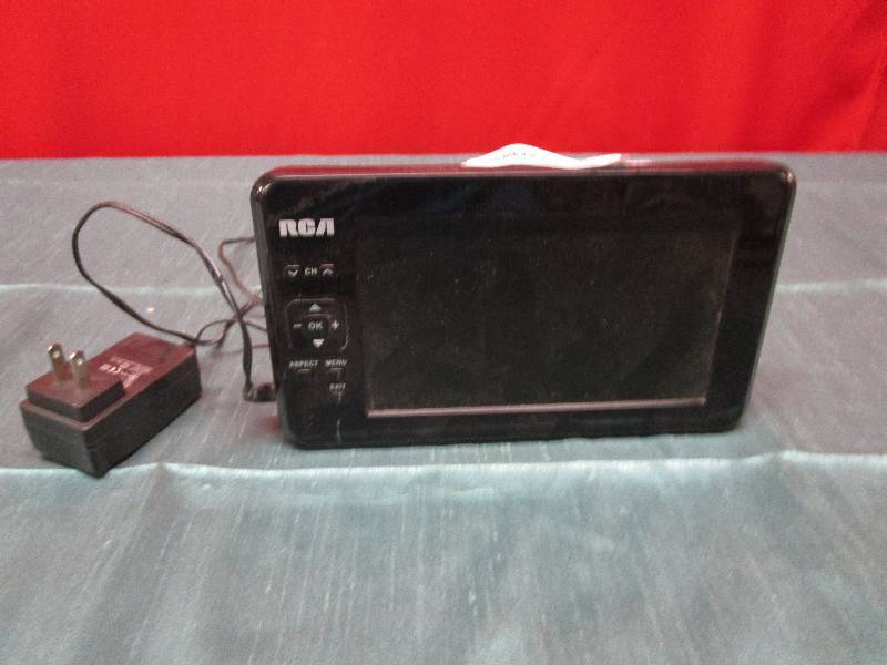 lot 8277 image: RCA portable digital TV
