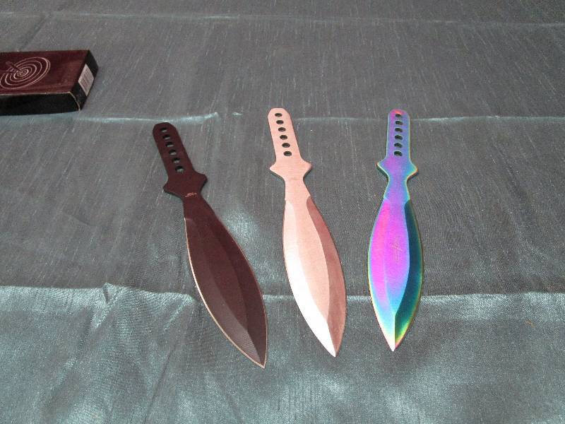 lot 8265 image: Perfect Point throwing knives