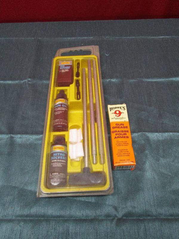 lot 8262 image: Gun cleaning kit and grease