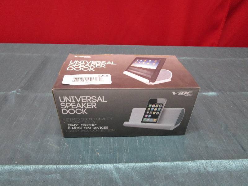 lot 8258 image: Universal speaker dock