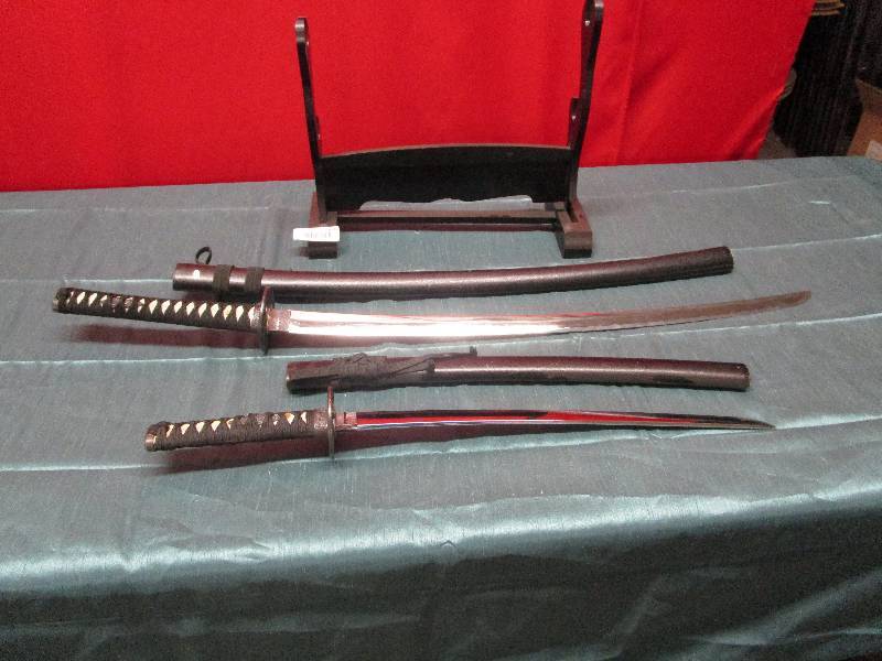 lot 8000 image: Pair of samurai swords