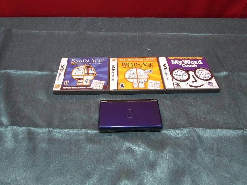 lot 8256 image: Lot of Nintendo DS games and machine