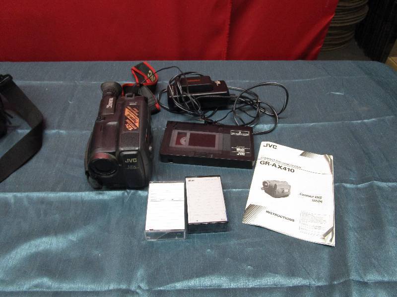 lot 8248 image: Old school JVC camcorder
