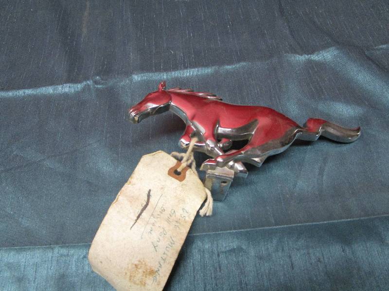 lot 8241 image: Vintage 1960s Mustang emblem