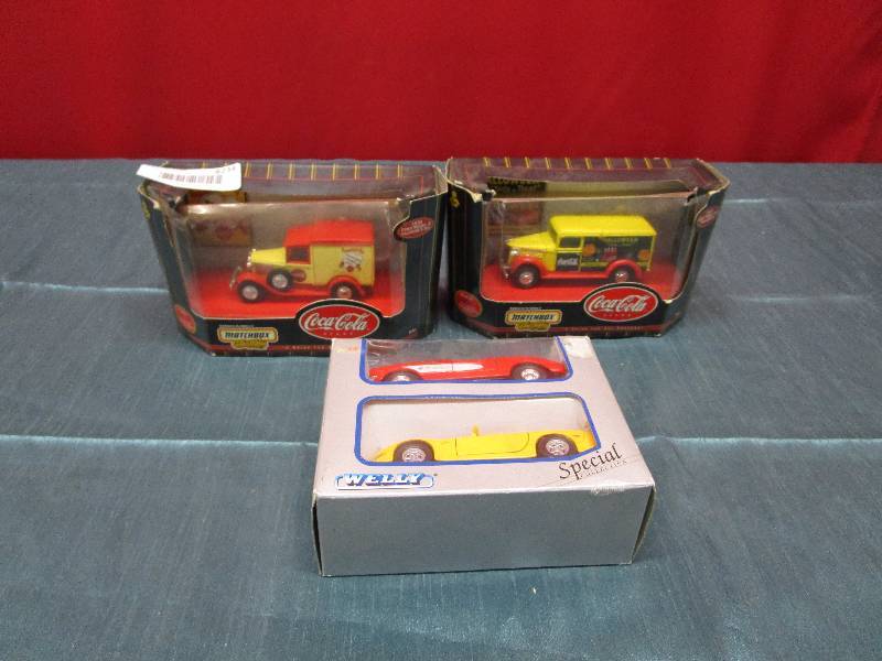 lot 8234 image: Lot of diecast metal cars
