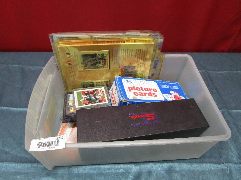 lot 8235 image: Lot of Random Baseball Cards