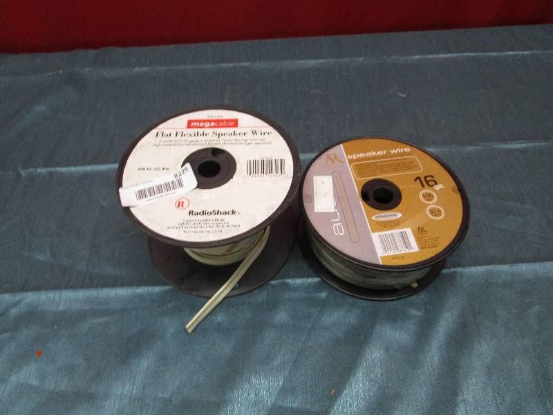 lot 8229 image: Lot of speaker wire