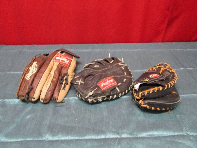 lot 8218 image: Lot of quality baseball gloves