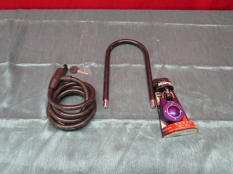 lot 8216 image: Lot of bike locks