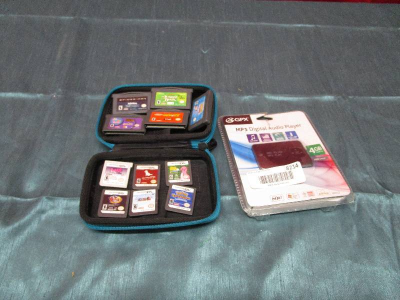 lot 8214 image: Lot of Nintendo DS games and more