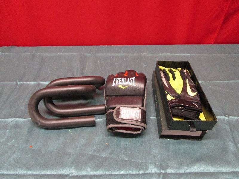 lot 8212 image: Lot of workout stuff