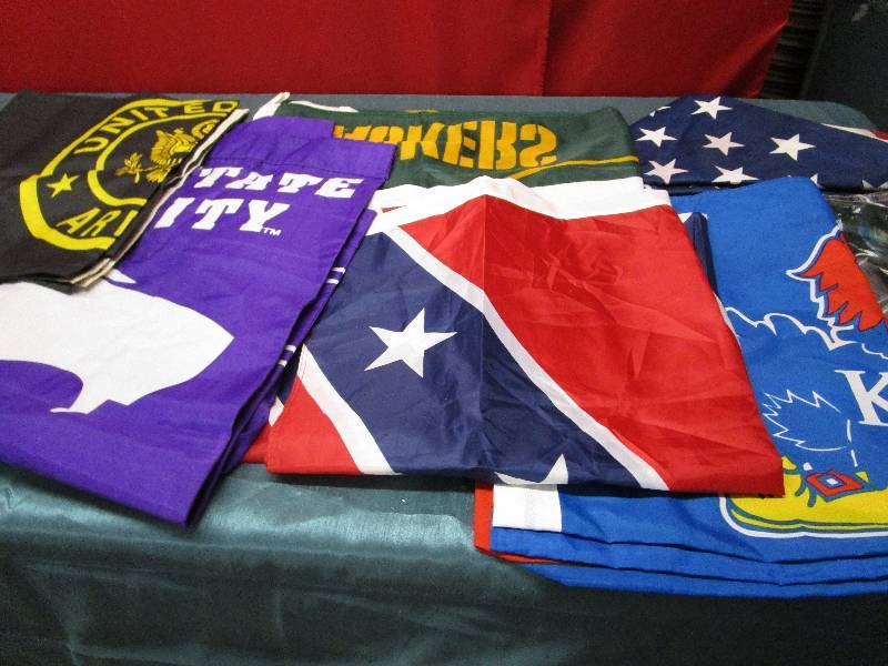 lot 8210 image: Large lot of flags