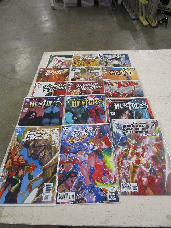 lot 8021 image: Lot of Comic Books