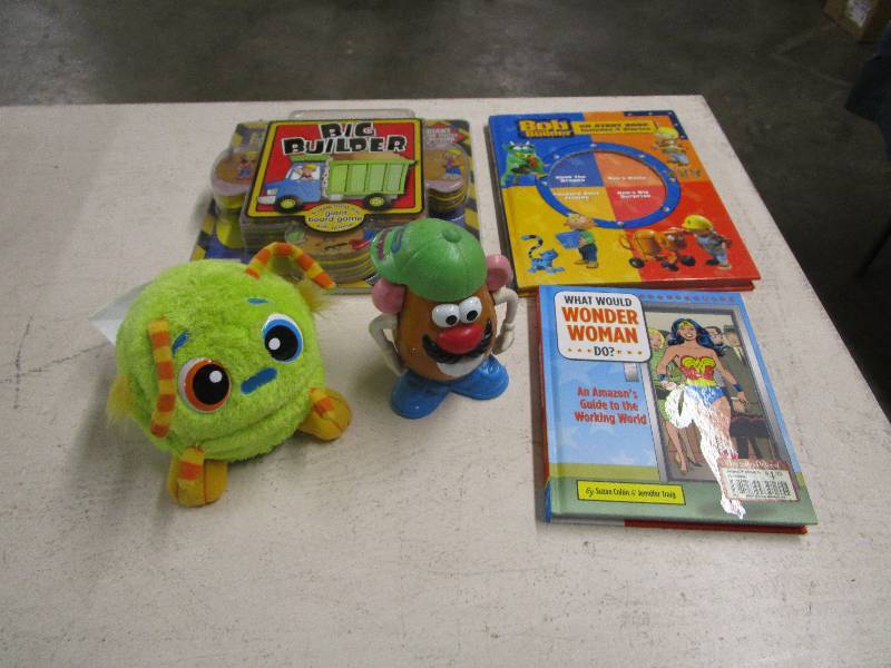 lot 8026 image: Lot of kids items