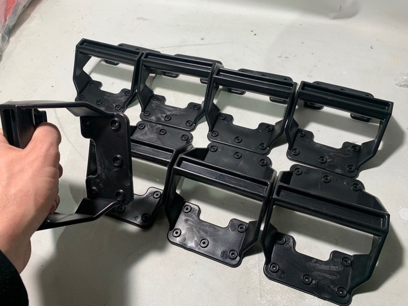 lot 193 image: 8 New Heavy Duty Plastic Grip Handles