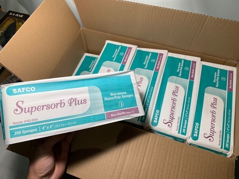 lot 219 image: 2 New Cases of 4,000 Total Safco Supersorb Plus Non-Woven 4x4 Poly Sponges