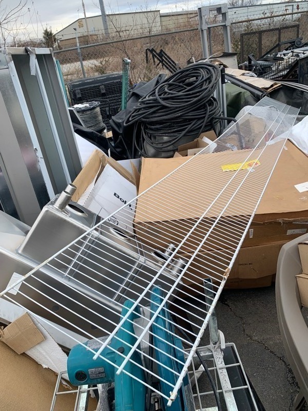 lot 236 image: 13ft Closet Wire Shelving Piece