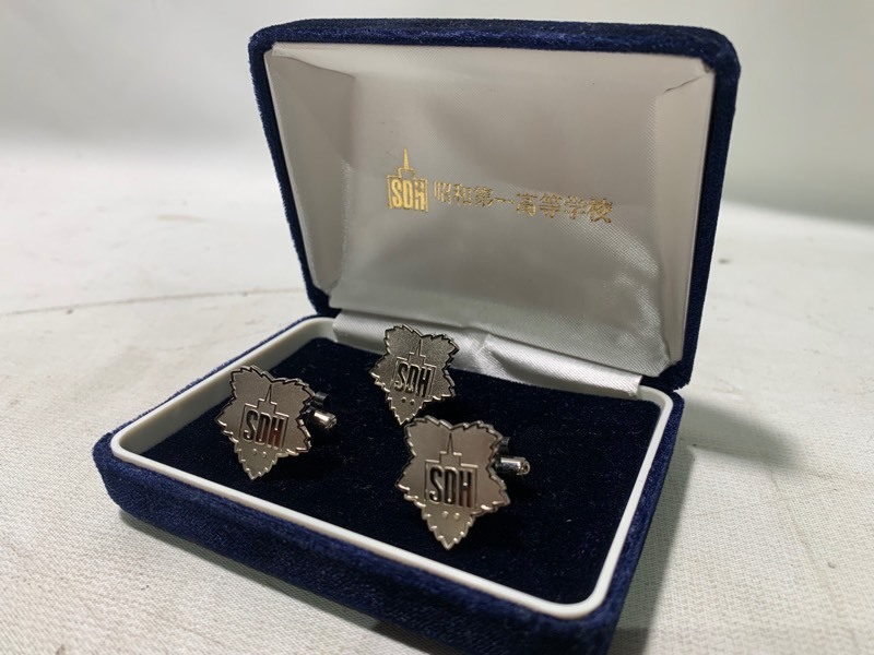 lot 206 image: New 3pc Set of SDH Mens Suit Cuff Links w Matching Jacket Pin