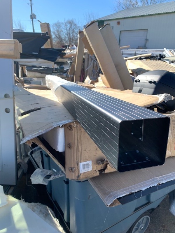 lot 123 image: 1 New 7ftx4x4 Aluminum Post