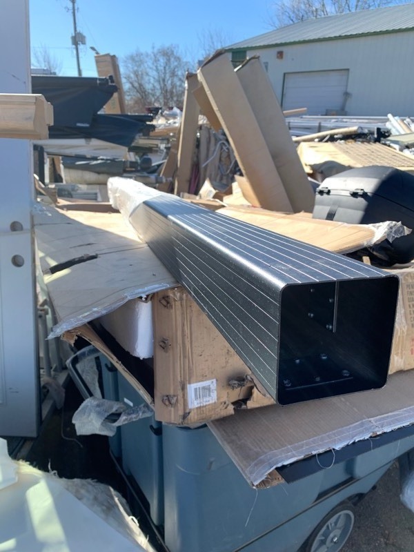 lot 125 image: 1 New 7ftx4x4 Aluminum Post